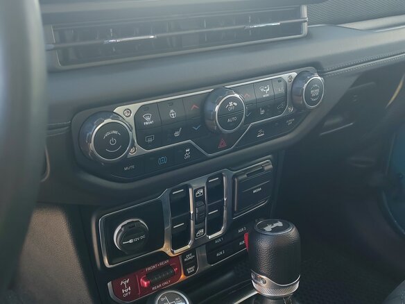 2024 Jeep Wrangler 4xe IV (JL) Рестайлинг, голубой, 6650000 рублей - вид 9
