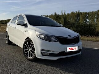 2015 Kia Rio III Рестайлинг, белый, 900000 рублей, вид 3