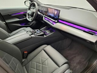 2026 BMW 5 серии 540d xDrive VIII (G60/G61/G68), серый, 15700000 рублей, вид 5