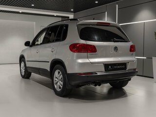 2015 Volkswagen Tiguan I Рестайлинг, серебристый, 1420000 рублей, вид 4