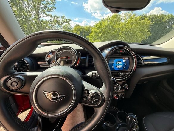 2019 Mini Hatch Cooper III (F55/F56) Рестайлинг, красный, 2280000 рублей - вид 8