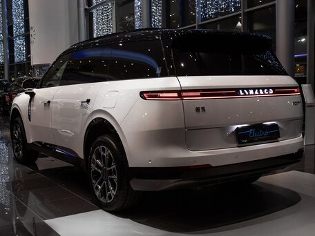 Lynk & Co 900