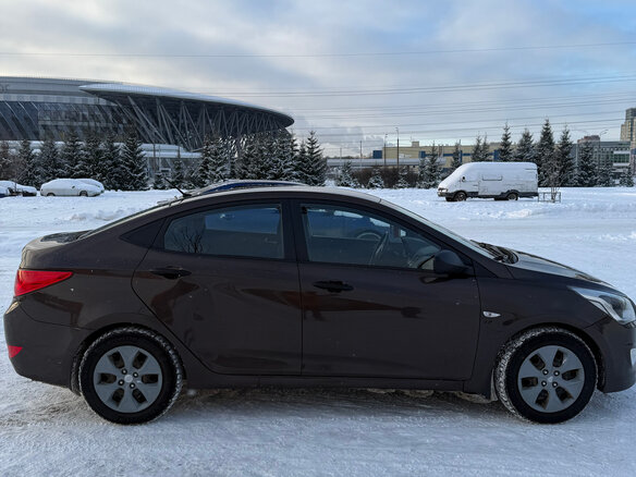 2015 Hyundai Solaris I Рестайлинг, коричневый, 850000 рублей - вид 3