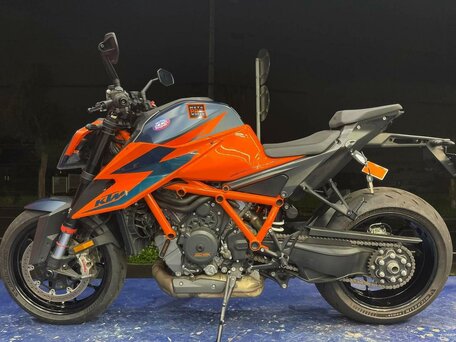 2021 KTM 1290 Super Duke R, оранжевый, 1277000 рублей, вид 1