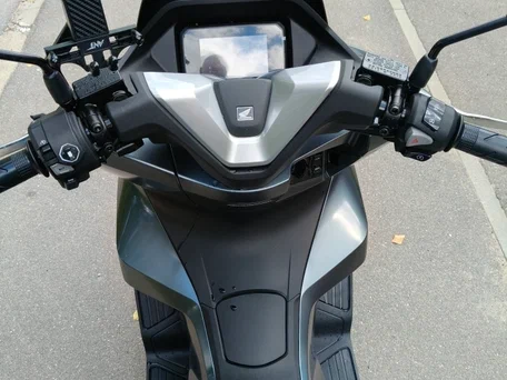 2025 Honda PCX 160, серый, 390000 рублей, вид 4