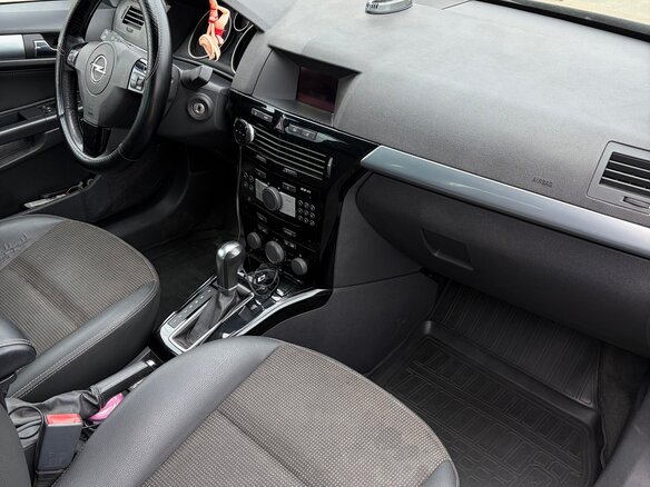 2014 Opel Astra H Рестайлинг, чёрный, 555000 рублей - вид 5