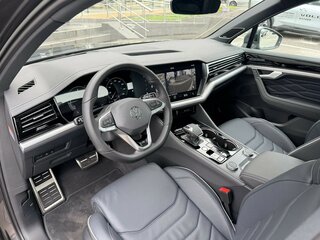 2026 Volkswagen Touareg III Рестайлинг, серый, 13620000 рублей, вид 4
