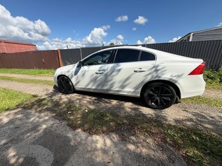 2015 Volvo S60 II Рестайлинг, белый, 1450000 рублей, вид 5