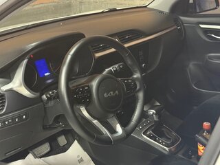 2021 Kia Rio IV Рестайлинг, белый, 1850000 рублей, вид 5