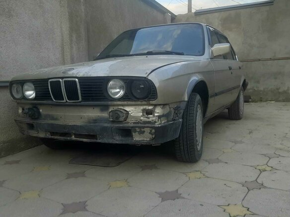 1988 BMW 3 серии 318i II (E30), серебристый, 400000 рублей