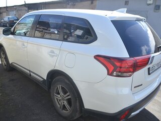 2017 Mitsubishi Outlander III Рестайлинг 2, белый, 1750000 рублей, вид 4