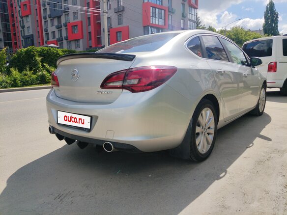 2012 Opel Astra J Рестайлинг, серебристый, 1100000 рублей - вид 2