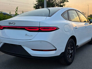 2025 BYD Qin Plus DM-i 128 KM I Рестайлинг, белый, 2950000 рублей, вид 4