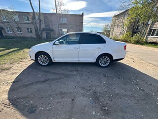 2010 Volkswagen Jetta V, белый, 375000 рублей, вид 4