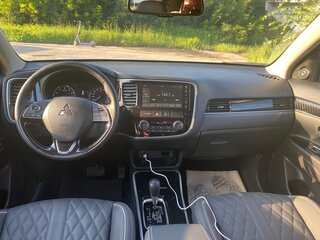 2022 Mitsubishi Outlander III Рестайлинг 3, белый, 3500000 рублей, вид 4