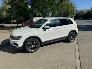2018 Volkswagen Tiguan II, белый, 1890000 рублей, вид 3