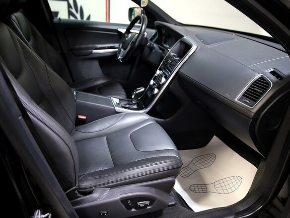 2016 Volvo XC60 I Рестайлинг, чёрный - вид 14