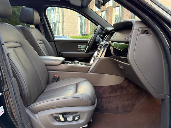 2022 Rolls-Royce Cullinan I (Series I), коричневый, 28450000 рублей - вид 30