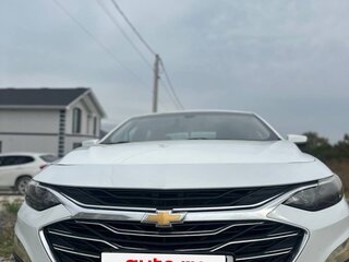 2019 Chevrolet Malibu IX Рестайлинг, белый, 1300000 рублей, вид 2