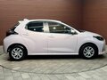 2023 Toyota Yaris IV, белый - вид 3