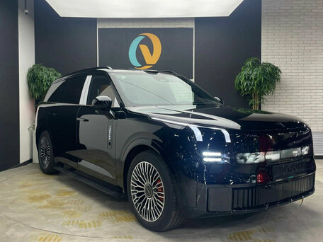 Lynk & Co 900