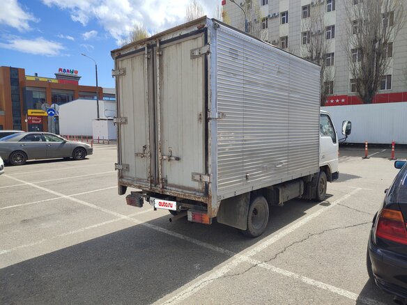 1995 Mazda Titan, белый, 1000000 рублей - вид 3