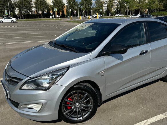 2015 Hyundai Solaris I Рестайлинг, серебристый, 949000 рублей - вид 5