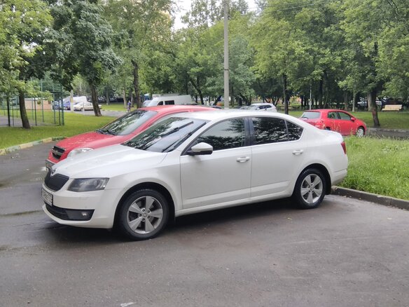 2014 Skoda Octavia III (A7), белый, 1300000 рублей - вид 2