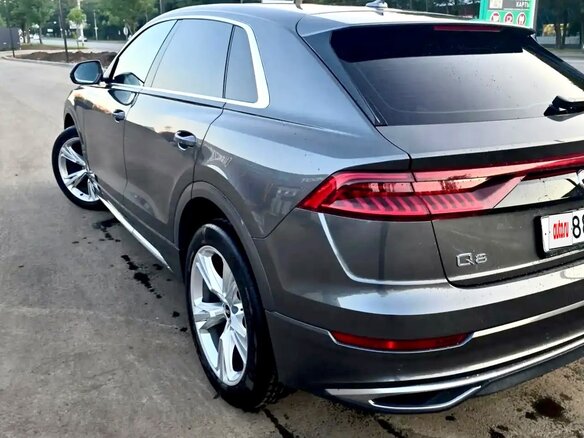 2021 Audi Q8 45 TDI I (4M), серый - вид 3