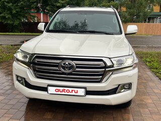 2015 Toyota Land Cruiser 200 Series Рестайлинг 2, белый, 6500000 рублей, вид 1