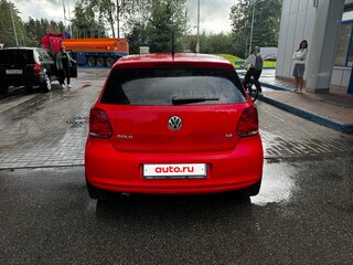 2010 Volkswagen Polo V, красный, 530000 рублей, вид 4