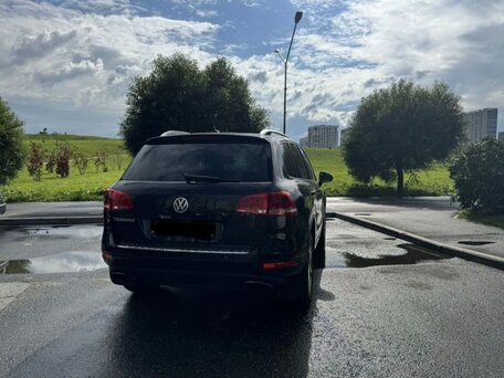 2011 Volkswagen Touareg II, чёрный, 2750000 рублей, вид 3