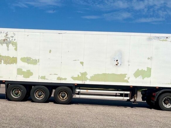 2002 Schmitz Cargobull SKO, белый, 800000 рублей - вид 1