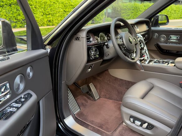 2022 Rolls-Royce Cullinan I (Series I), коричневый, 28450000 рублей - вид 15