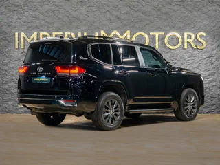 2022 Toyota Land Cruiser 300 Series, чёрный, 8590000 рублей, вид 5