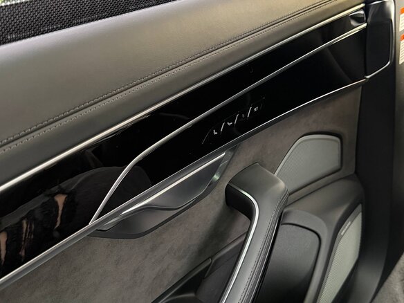 2020 Audi A8 55 TFSI IV (D5), белый, 6100000 рублей - вид 17