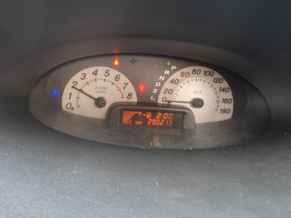 2002 Toyota FunCargo, красный, 500000 рублей - вид 1