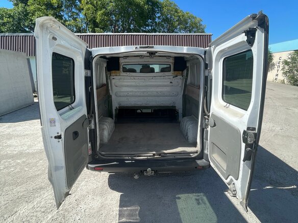 2004 Renault Trafic II, белый, 1600000 рублей - вид 7
