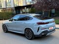 2024 BMW X6 40i III (G06) Рестайлинг, серый - вид 2