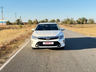 2017 Toyota Camry VII (XV50) Рестайлинг, белый, 1640000 рублей, вид 3