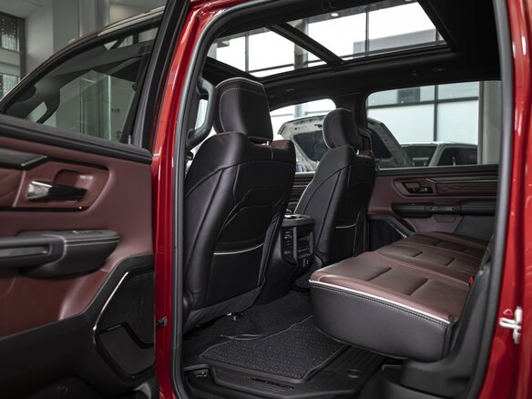 2026 Ram 1500 Crew Cab V Рестайлинг, красный - вид 15