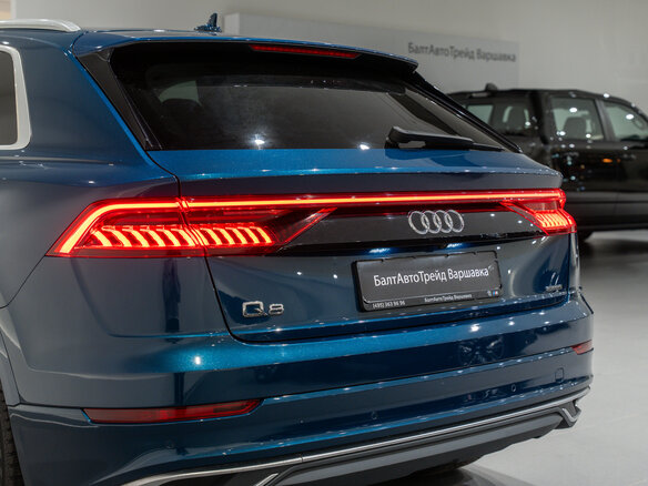 2019 Audi Q8 55 TFSI I (4M), синий, 4975000 рублей - вид 29
