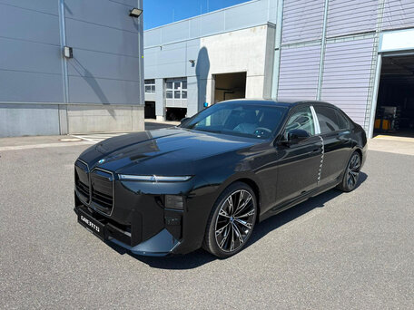 BMW 7 серии VII (G70)