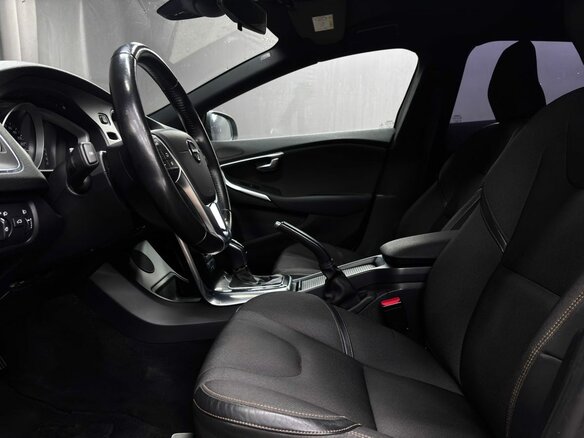 2017 Volvo V40 Cross Country I Рестайлинг, белый, 1499888 рублей - вид 4