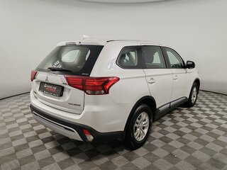 2019 Mitsubishi Outlander III Рестайлинг 3, белый, 1939000 рублей, вид 5
