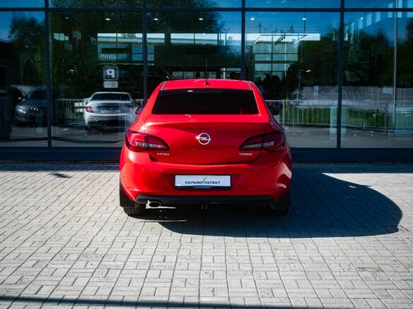 2013 Opel Astra J Рестайлинг, красный, 700000 рублей - вид 3