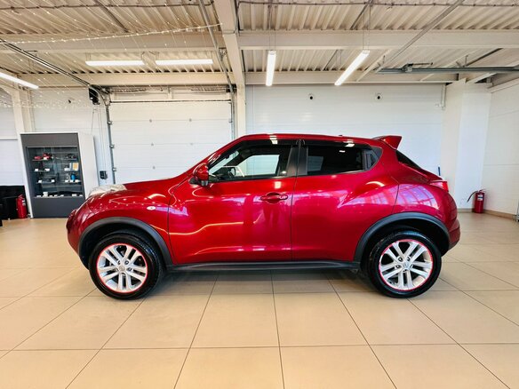 2010 Nissan Juke I, красный - вид 3