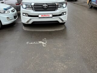 2013 Toyota Land Cruiser 200 Series Рестайлинг 1, белый, 3000000 рублей, вид 2