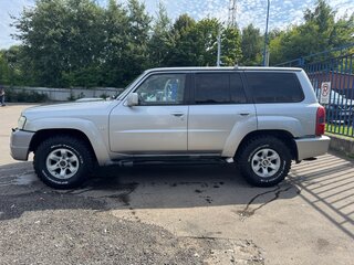 2005 Nissan Patrol V (Y61) Рестайлинг, серебристый, 1110000 рублей, вид 2