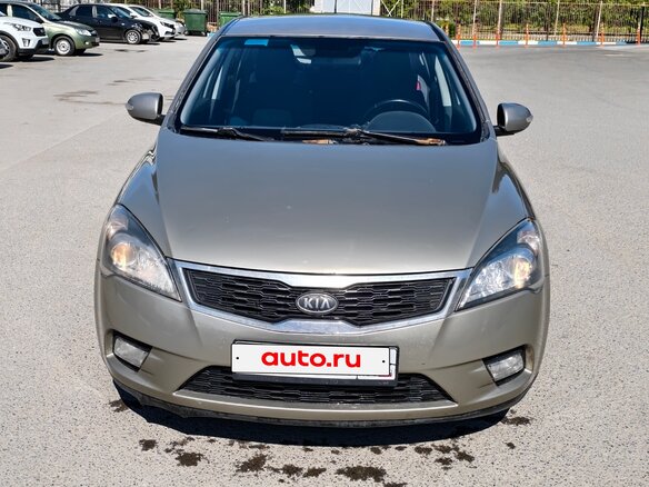 2010 Kia Ceed I Рестайлинг, серебристый, 750000 рублей - вид 1